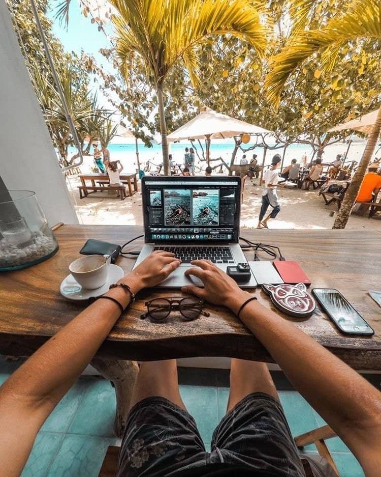 Lifestyle of internet entrepreneurs